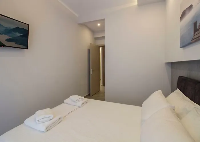 Apartment Flow - White Tower Two Bedroom